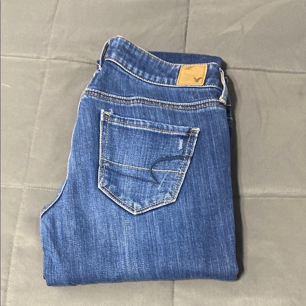American Eagle 🦅 distressed skinny jeans. Size 2 regular.